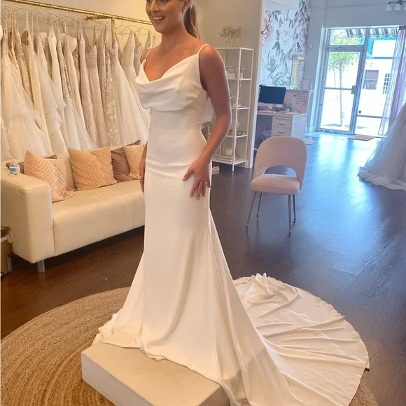 Pronovias Elegant White Wedding Dress